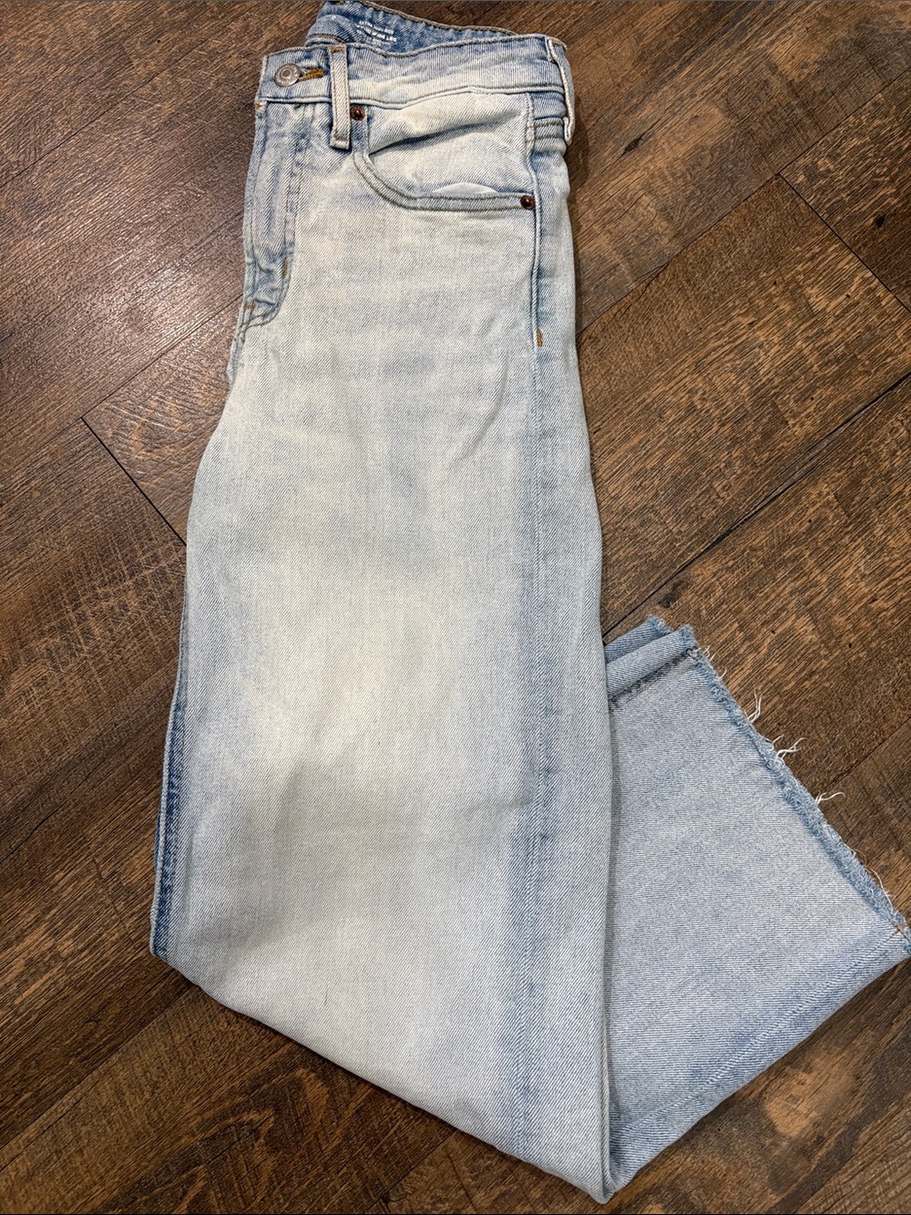 Old Navy Pale Blue Straight-Leg Women's Jeans with Frayed Hem